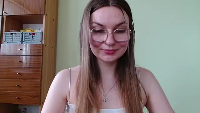 Watch LooveELLYx live on EroticFlix - High definition streams