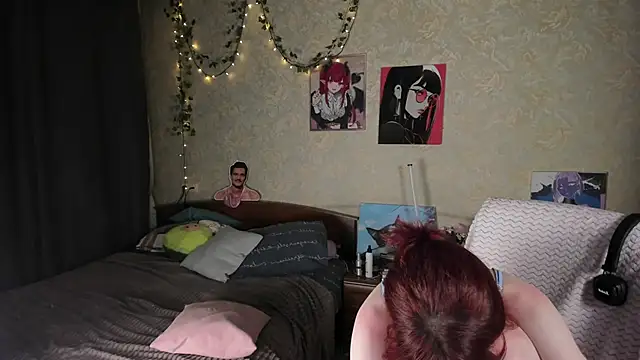 Love_is_Lola webcam