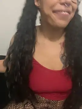 Desirae_Luciano