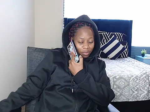 QUEENMANDYY webcam