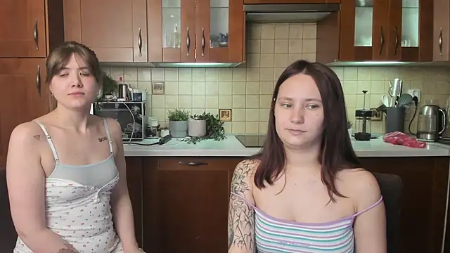 HotCaramellsTV webcam