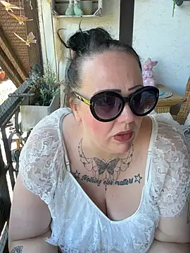 Noraya_ink webcam