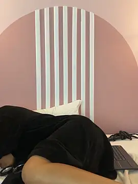 Valkiriia_wiine webcam