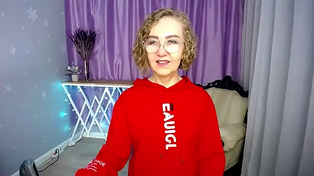 Watch queen_a_n_i live on EroticFlix - High definition streams