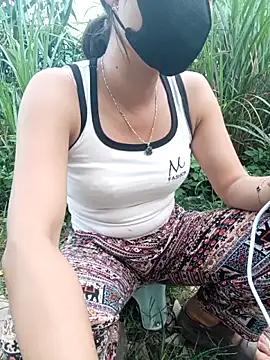 Linda-yiyi live cam on StripChat
