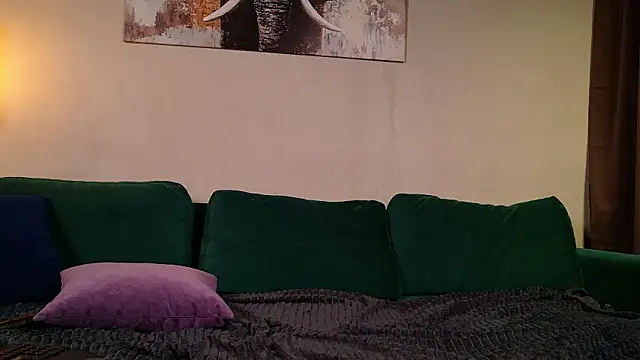 Watch trytomakememoam live on EroticFlix - High definition streams