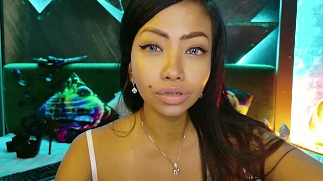 ElyaQuinn webcam