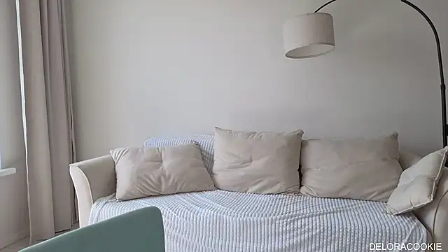 delorathecookiee live cam on StripChat