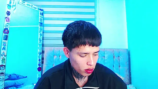 _justinmoon2 live cam on StripChat