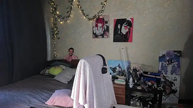 Love_is_Lola webcam