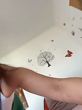 Hotmomcheckk_ live cam on StripChat