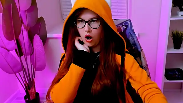 CarolGiggly live cam room