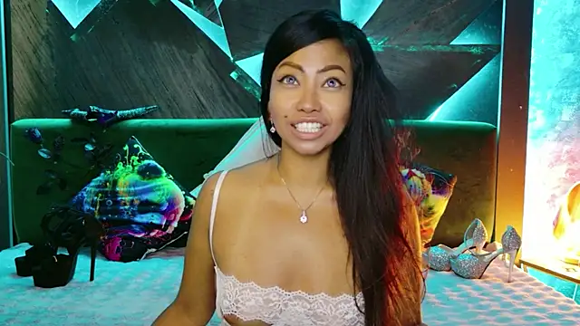 Watch ElyaQuinn live on EroticFlix - High definition streams