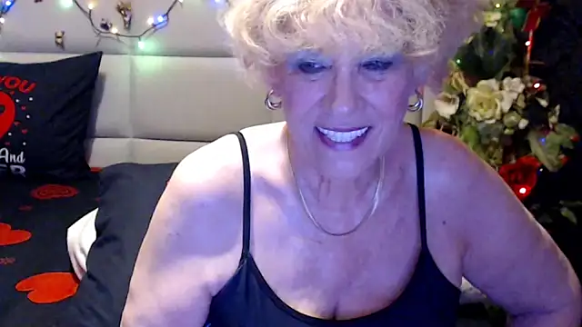 HappyWomanOn webcam