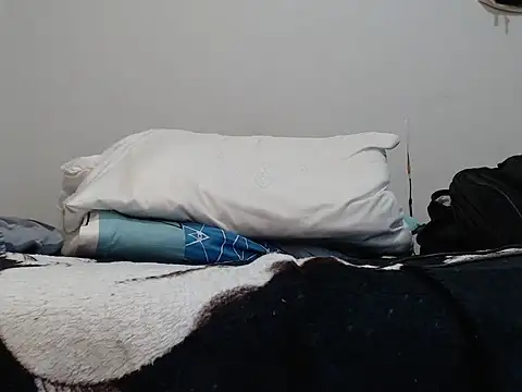 thomass1018 live cam on StripChat