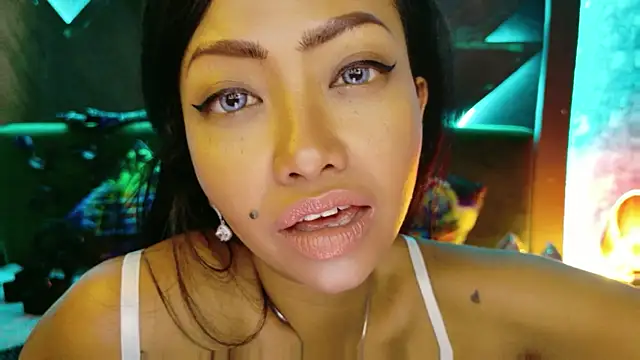ElyaQuinn webcam