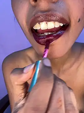 Small_Titss webcam