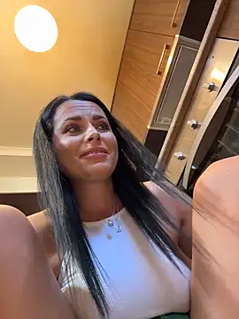 Hotmomcheckk_ webcam