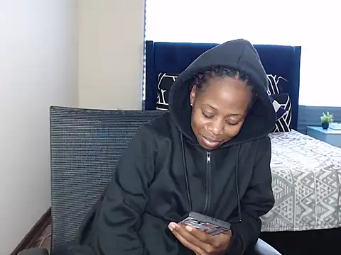 QUEENMANDYY webcam