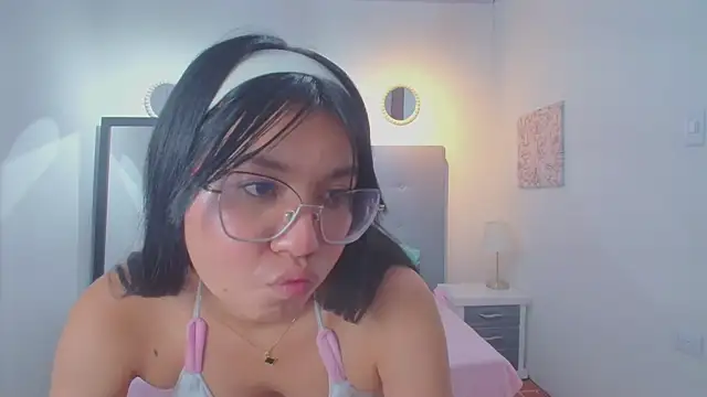 chaneelstark - Chaneelstark's free webcam - UK Sex Cams
