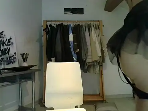 CruellaDivine webcam
