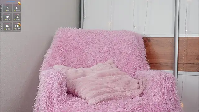 cherlyguss (F teen) - freeze my tits with ice cube