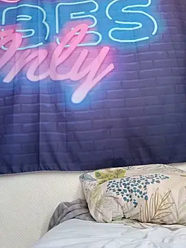 Mikaaa97 live cam on StripChat