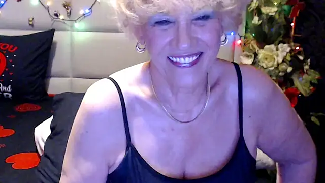 HappyWomanOn webcam