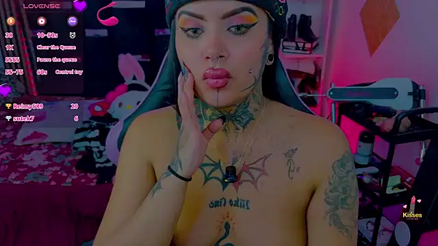 LauriInk1 live cam on StripChat