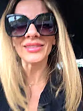 QuenMonicaUK webcam