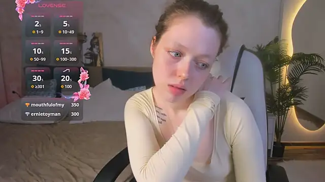 Lunar_Lily webcam