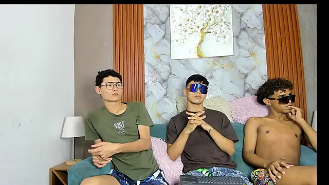 VERY_HOT_GUYS webcam
