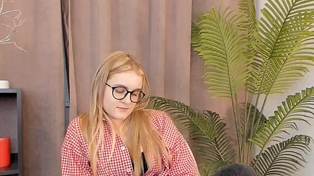 CaroleeIlle webcam