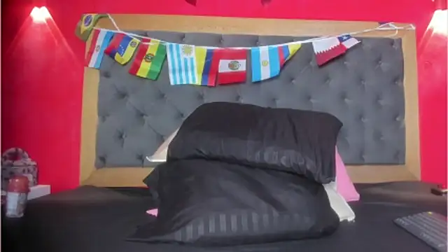 YayaHilton webcam