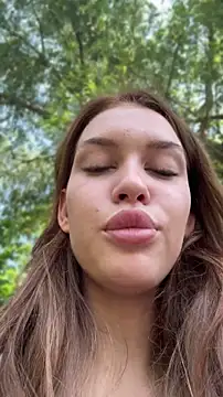 KikiWatson webcam