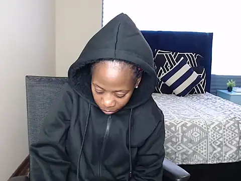 QUEENMANDYY webcam