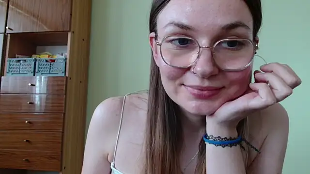 LooveELLYx webcam