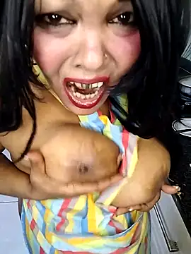 hemilynthomas2467 live cam on StripChat