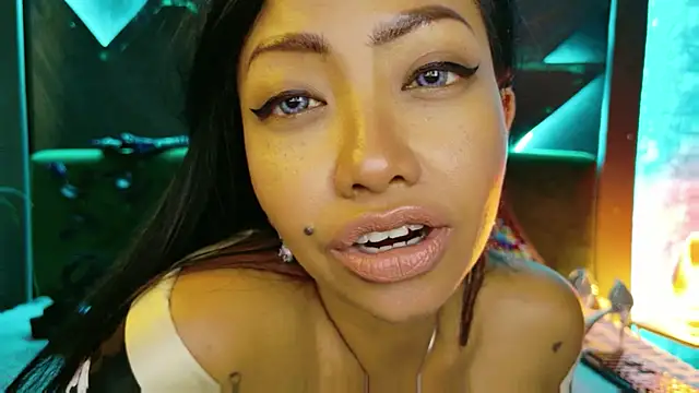 ElyaQuinn live cam