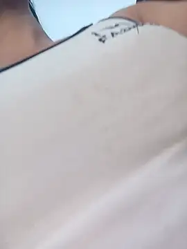 Linda-yiyi live cam