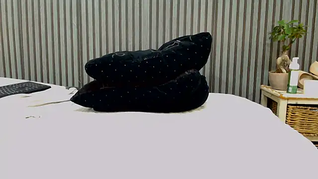 ROYALASS25 webcam