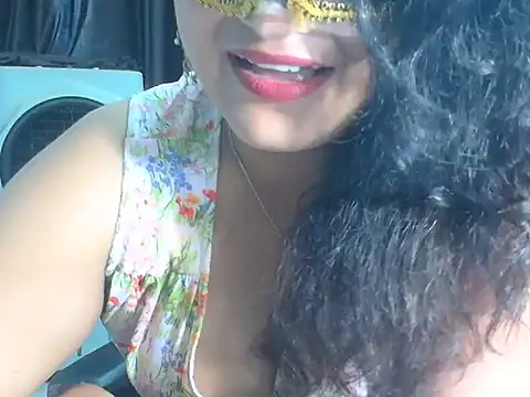 SimmiQueen_77 webcam