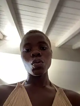petiteebony_81 webcam