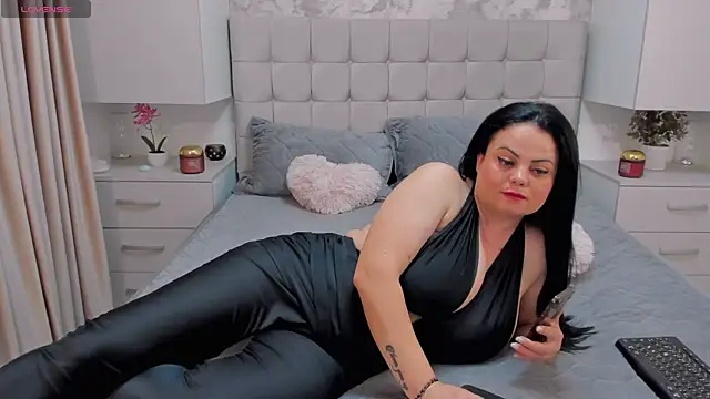 mysteriousbrunette26 webcam