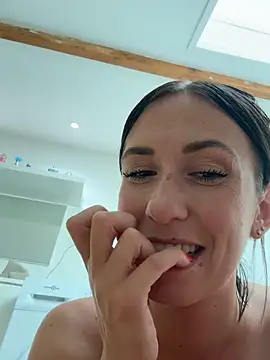 lola_tentatiion live Stripchat room