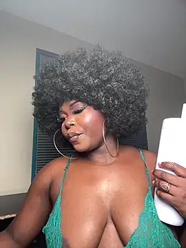 WomanNextdoor1 webcam