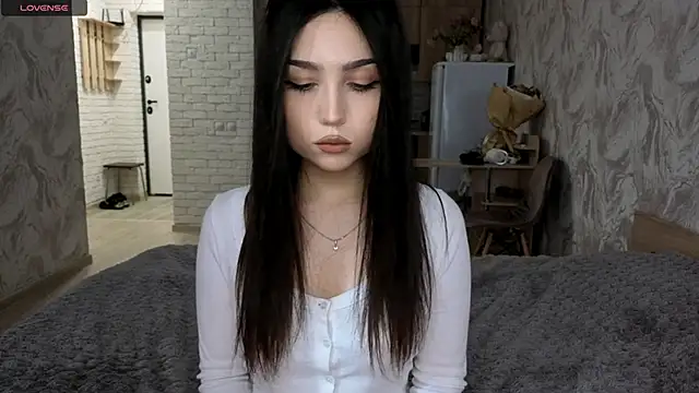 Qwami_Amie webcam