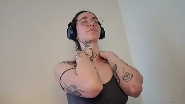 Dirty_Pink live cam room