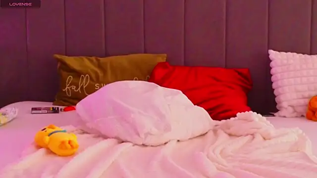 LauraDelightX live cam room