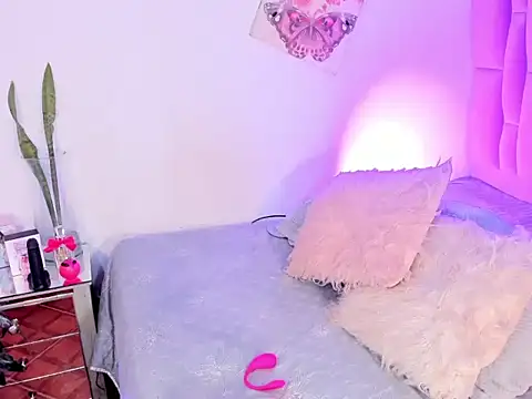 nicolebrunett webcam